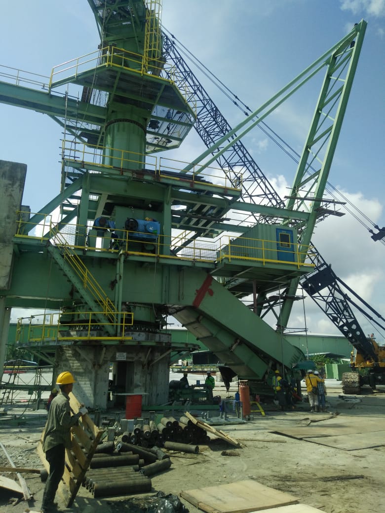 Shiploader Pedestal Erection