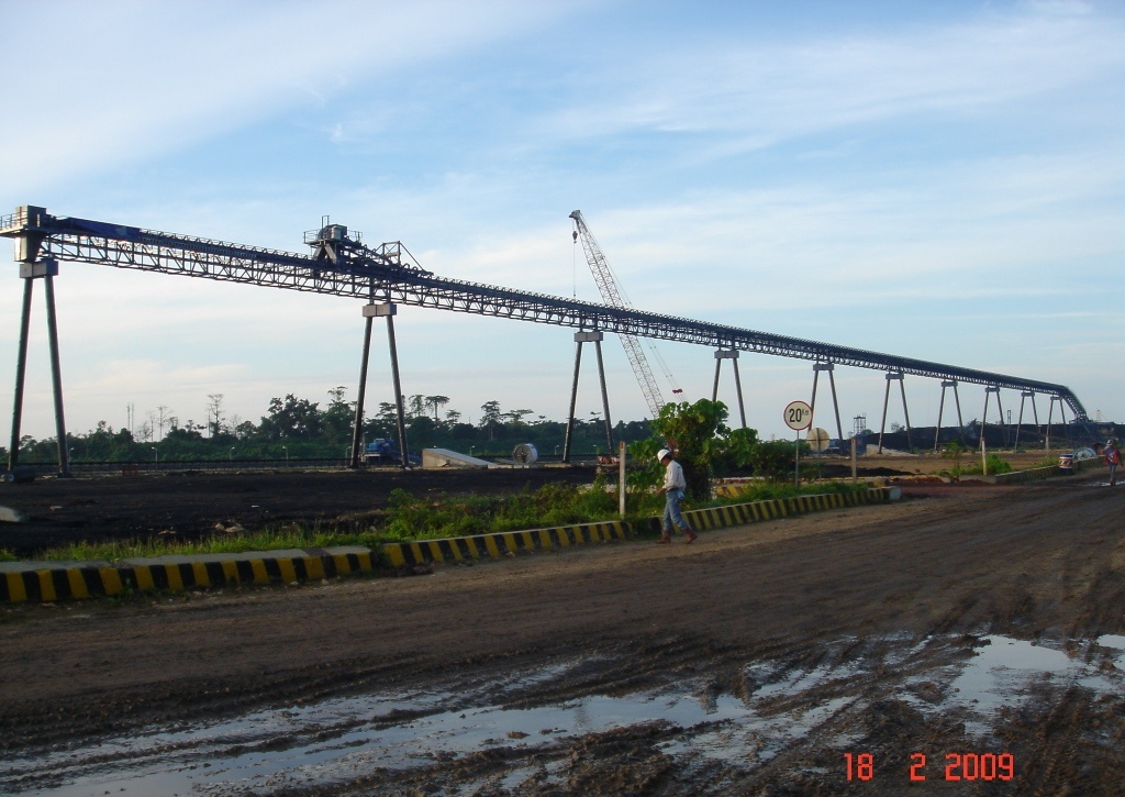 Long Overland Trussed Conveyor